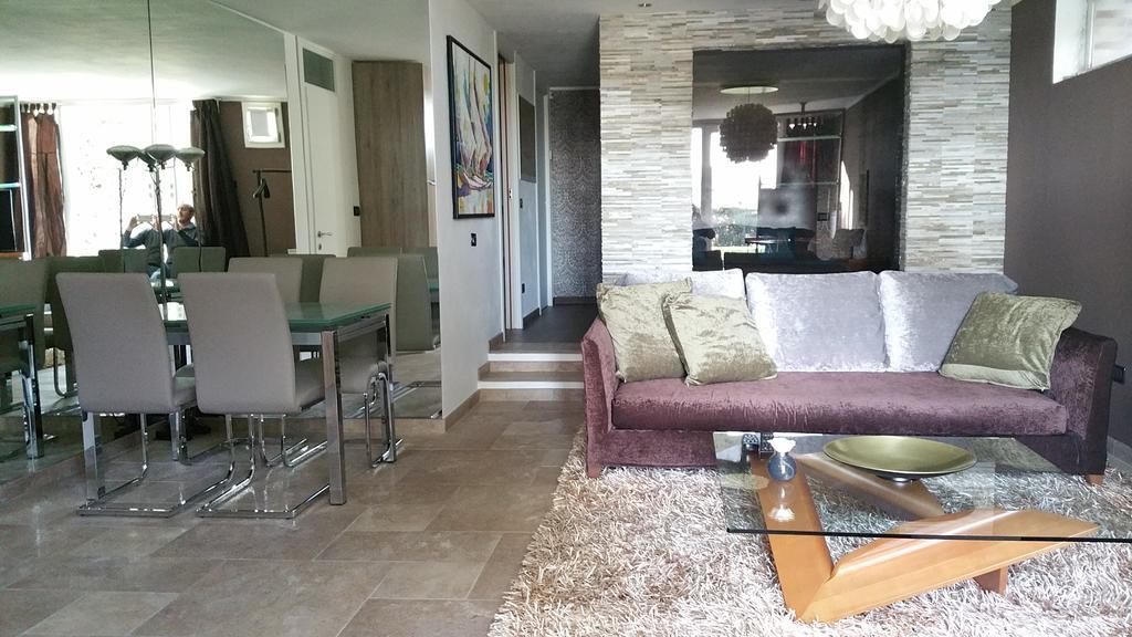 Jane'S Dream Apartment San Felice del Benaco Room photo