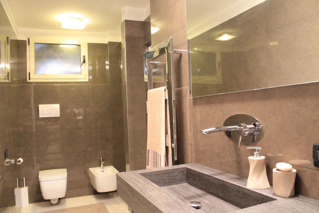Jane'S Dream Apartment San Felice del Benaco Room photo