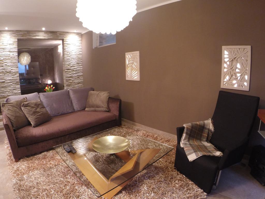 Jane'S Dream Apartment San Felice del Benaco Room photo